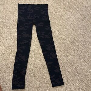 Spanx medium blue/dark grey camo leggings